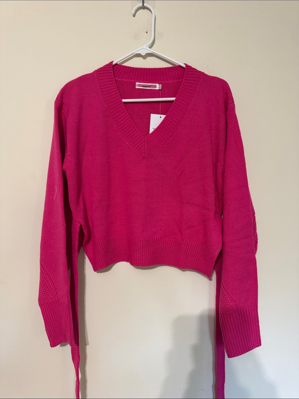 Women's V-Neck Cropped Sweater in Fuchsia Pink